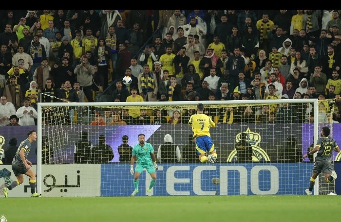ali429nsar's tweet photo. الاسطورة Cr7 🐐 يطير

🐐 https://t.co/2yMKCNJNZg