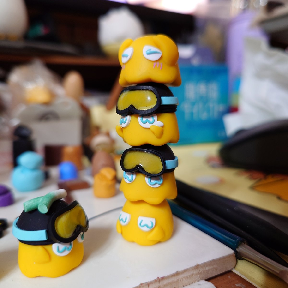 這次CWT會帶很多墨魚去！
單純就是小擺飾，也可以多隻玩堆高高遊戲，第二張照片是我的最高紀錄🤣
有帽的一隻200NTD，禿頭的一隻150NTD
兩天都會在B1的T20，歡迎來玩~