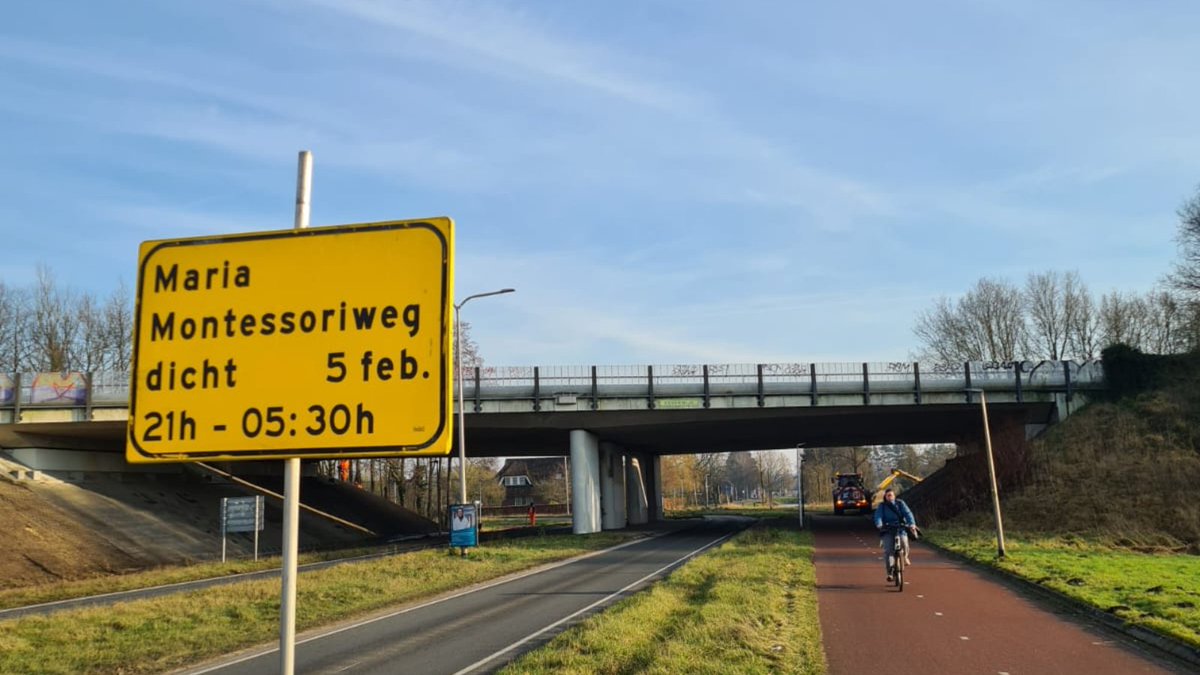 In de nacht van 5 op 6 februari zullen er inspecties plaatsvinden aan het viaduct Kloosterveen. Let op: De Maria Montessoriweg zal daarom afgesloten zijn van 21:00 uur tot 5:30 uur.🚧🚗