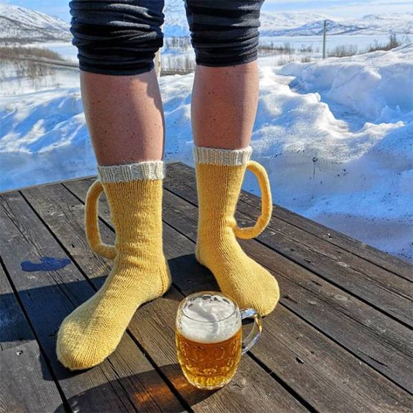 dasasweater's tweet photo. ビールのくつした https://t.co/crDr1UZ23Q