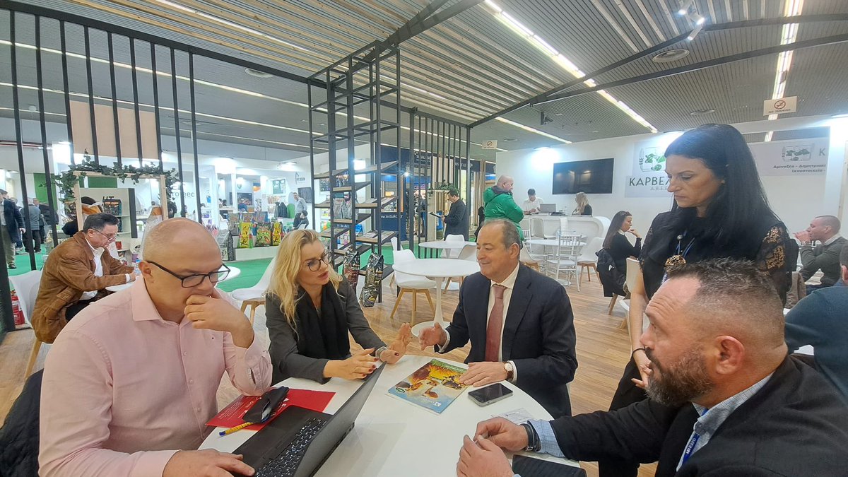 Athens_PAIH's tweet photo. 🇵🇱🤝🇬🇷 W miniony weekend byliśmy na 13. Międzynarodowych Targach #Zootechnia Expo w Salonikach – najważniejszym greckim wydarzeniu #agro. 🐄🐎 Razem z polską spółką #OverGroup rozmawialiśmy z lokalnymi  przedsiębiorcami  o nowych produktach i możliwościach współpracy na rynku 🇬🇷 https://t.co/RQnhoczRIR