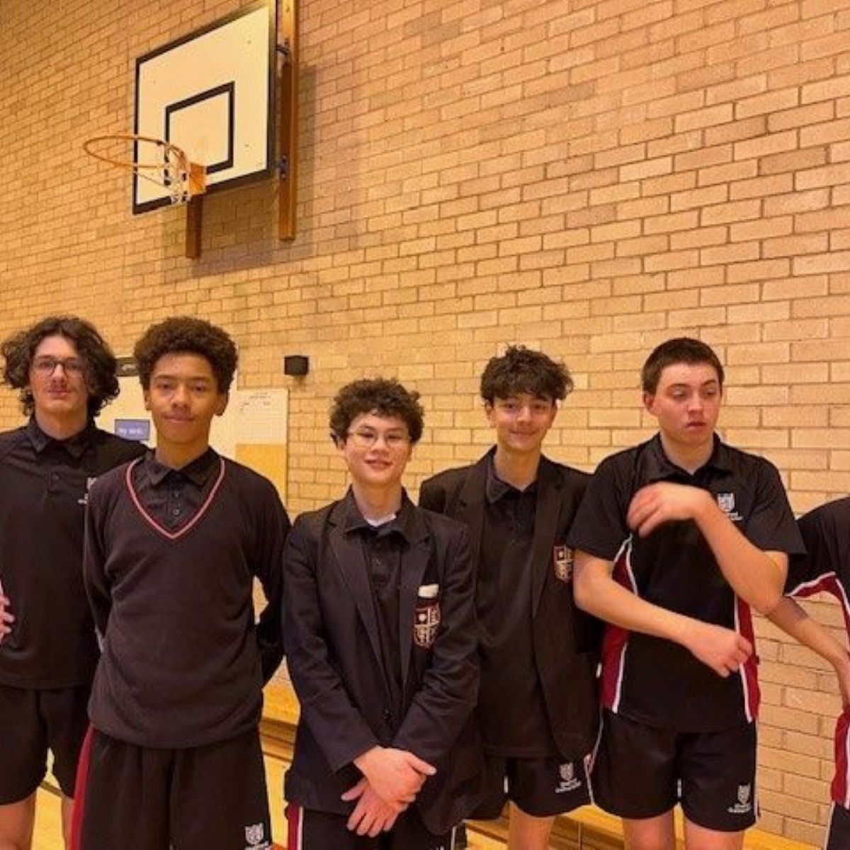 Year 10/11 Basketball: Year 10/11 continued their winning run  stretfordgrammar.com/news/?pid=3&ni…