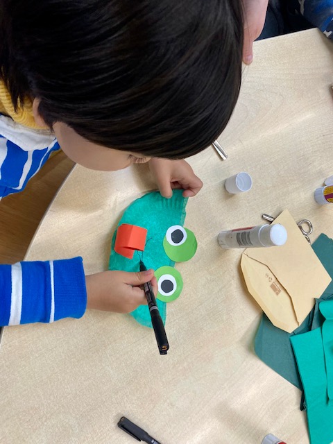 MarielleBayliss's tweet photo. Some snapshots from my last visit to #WimbledonLibrary in 2023 for #FrogsBog. I'm back on Thursday 6th with some Frog in a Fog #book fun! Hop down https://t.co/qnE86kboO2