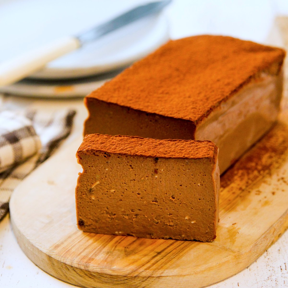 krewrap_kureha's tweet photo. 混ぜて焼くだけでお店の味。この配合で作るチョコチーズケーキが濃厚ですごく美味しい。

板チョコ＋ココアで濃厚な味わい作れます。 https://t.co/UUDSHV5joA