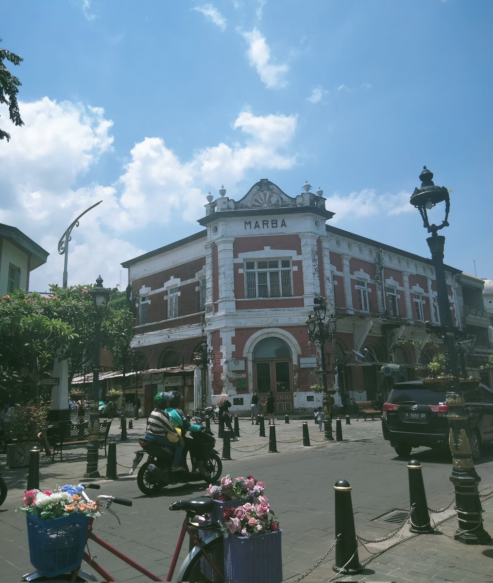 calestyraemei's tweet photo. strolling through Kota Lama Semarang ✨🚶🏻
📍Lawang Sewu
📍Contemporary Art Gallery
#oldtownsemarang #aesthetic https://t.co/EmdPcBuVKy