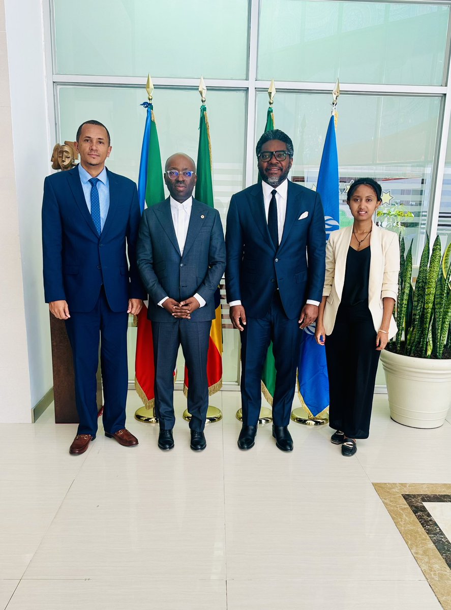 EvunaNtutumu's tweet image. I had a wonderful exchange with Equatorial Guinea’s own, Cesar Augusto Mba Abogo, Director of the Joint Secretariat Support Office of the @AfDB_group 
 @CesarAbogo where I learned about the activities of the #AfricanDevelopmentBank during the 38th Ordinary Session of the Assembly…