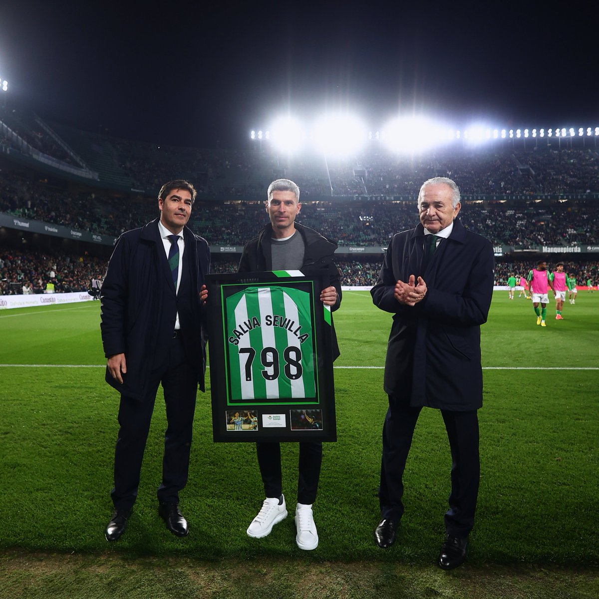 Un homenaje más que merecido 👕👏

Siempre es un placer verte por aquí, <a href="/SalvaSevilla14/">Salva Sevilla</a> 💚🔝