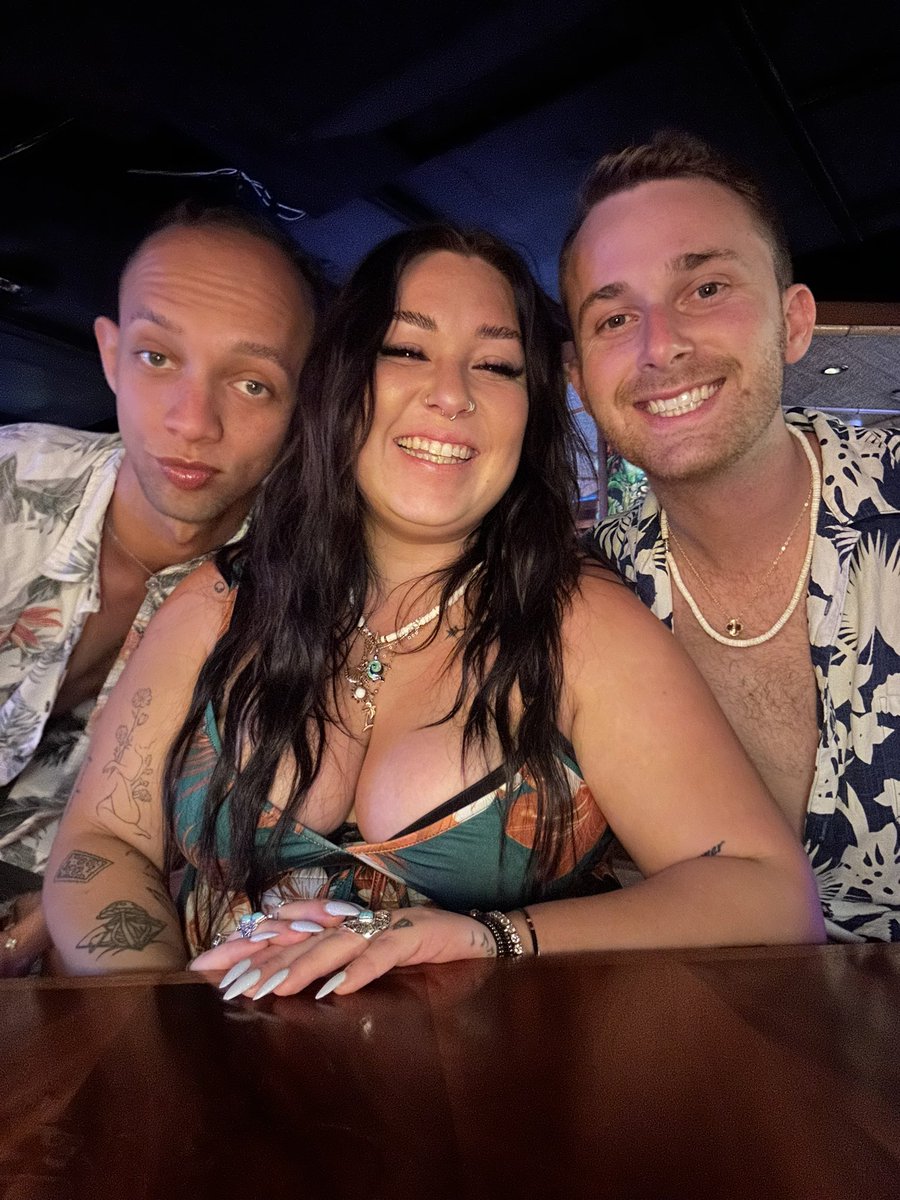 Ravebaebae3317's tweet photo. Me and my boyz 🌺✨💋 https://t.co/TpqfaNRSjr