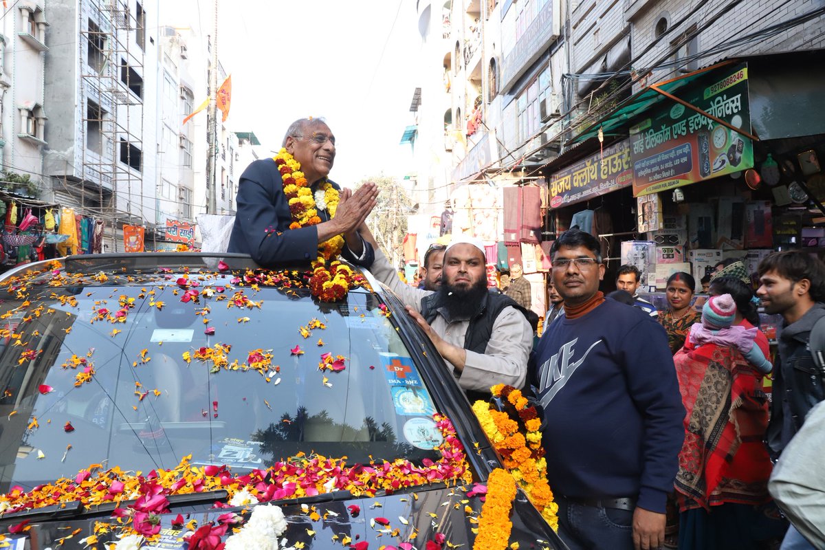 नतमस्तक हूँ इस प्रचंड जनसमर्थन और आशीर्वाद के लिए यह ऐतिहासिक है – हर तानाशाही और साज़िश का जवाब मेरा त्रिनगर परिवार वोट से देगा। 🗳️

#त्रिनगर_का_संकल्प #वोट_से_बदलाव #बसपा_की_लहर #जनता_की_ताकत #त्रिनगर_मांगे_परिवर्तन #तानाशाही_का_अंत