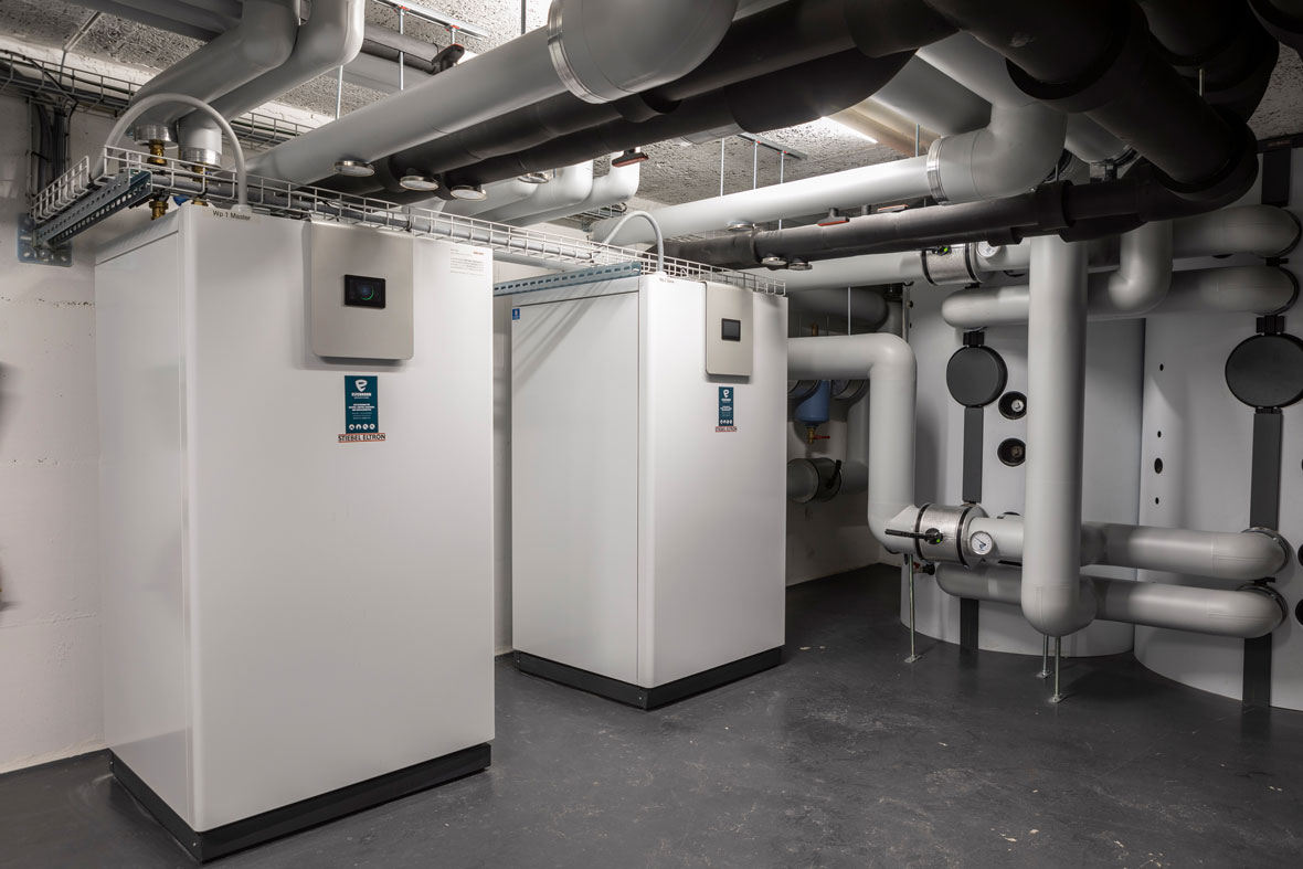 Mit der drehzahlgeregelten WPE-I H 400 bietet STIEBEL ELTRON eine Sole-Wasser-Wärmepumpe mit Heissgastechnologie an. Die einfach aktivierbare Heissgasauskopplung ermöglicht die Nutzung von Heissgasen mit bis zu 125 °C. 
#stiebeleltronschweiz #wärmepumpen #warmwasser #heissgas