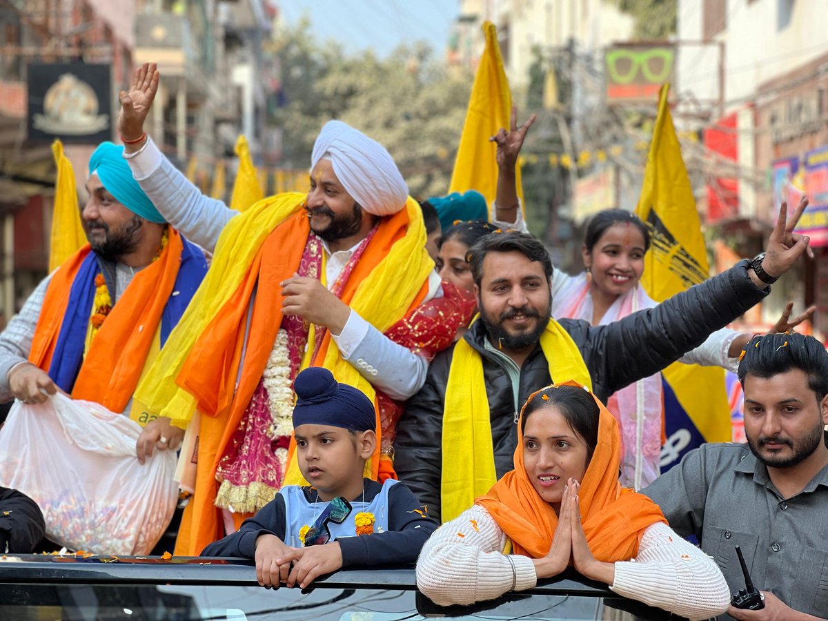 JulahaSooraj's tweet photo. “साड्डा यार बनेगा MLA चौथी बार” ❤️

@JarnailSinghAAP 

बटन नंबर 2, काम होंगे 100 में से 100
चुनाव चिह्न झाड़ू

@AamAadmiParty @AAPDelhi @ArvindKejriwal https://t.co/ozeigs06p5