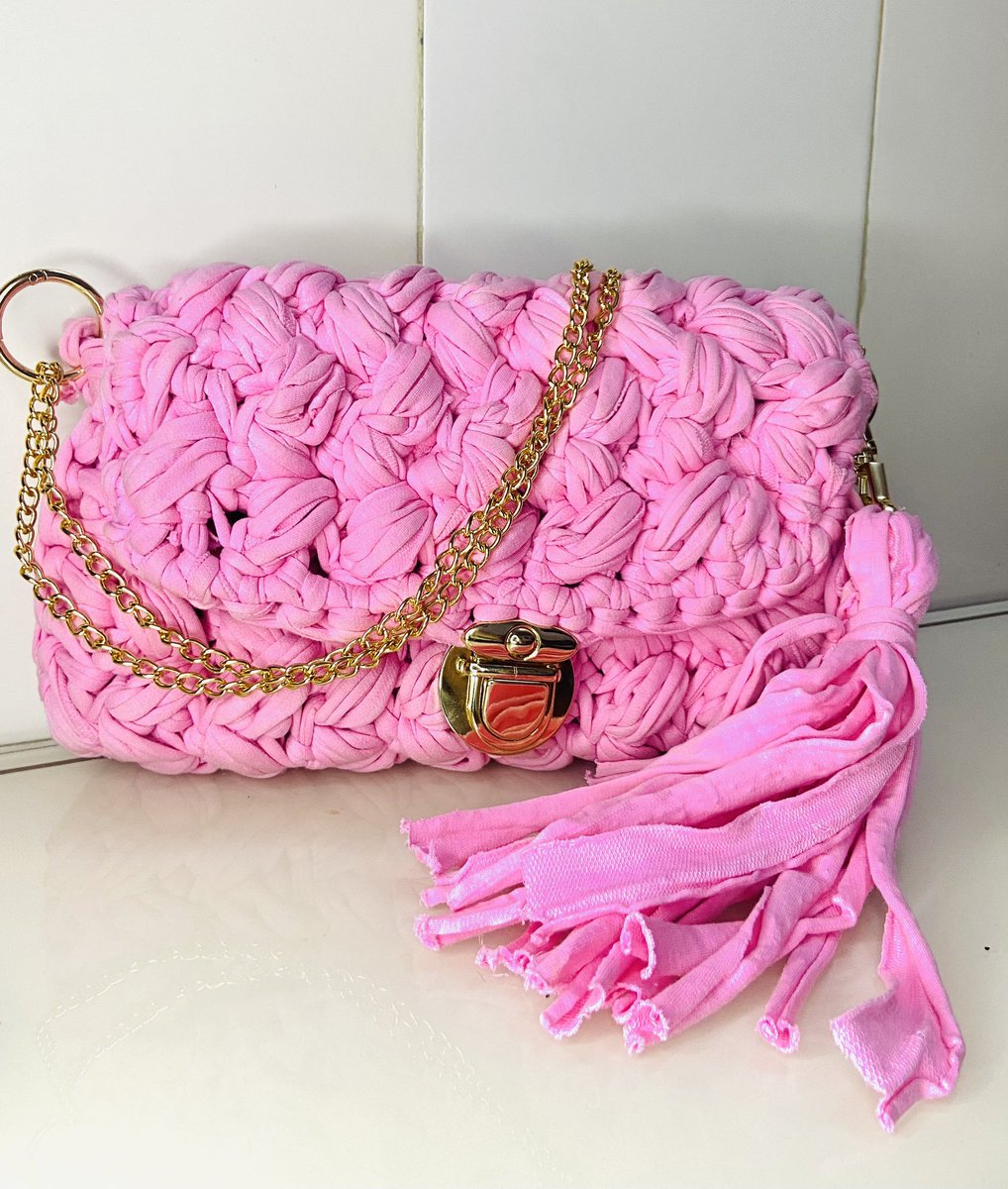 Lammie_Art01's tweet photo. Dear Twitter Users I’m asking for 0.36 seconds of your time today to help RETWEET my creative work ❤️

Crochet Bag (Handmade with love)

Cohabiting Adeboye David Hundeyin MC Oluomo Sporty https://t.co/qA6eijAqiJ