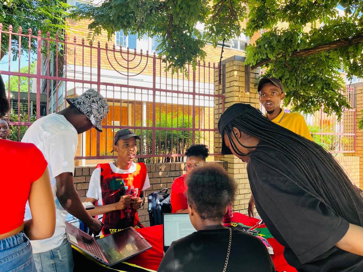 EFFSCNWUPOTCH's tweet photo. ♦️Happening Now♦️

Economic Freedom Fighters at NWU-POTCH, on day 12 of the SizofundaNgenkani Campaign. 

#sizofundangenkani2025 https://t.co/bBoD3OO5bJ