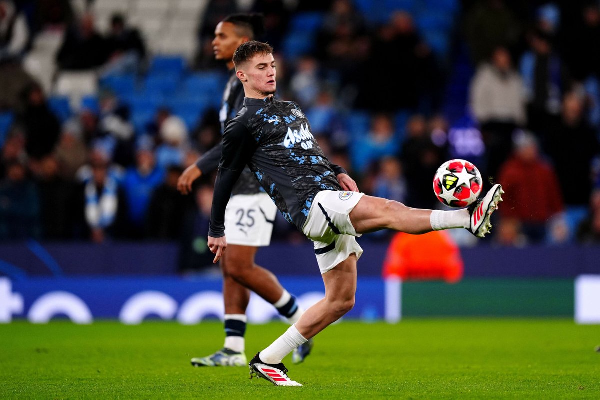 TransferSite's tweet photo. ๐จ Transfer Alert! ๐จ
Is Jacob Wright the missing piece for Norwich City's Premier League dreams? ๐ข๐ก The young midfielder moves from Manchester City on loan, with a ยฃ5m obligation to buy based on performance! ๐ฅ
Can he shine under pressure? ๐
#NorwichCity #JacobWright https://t.co/aS2sVD6rXt