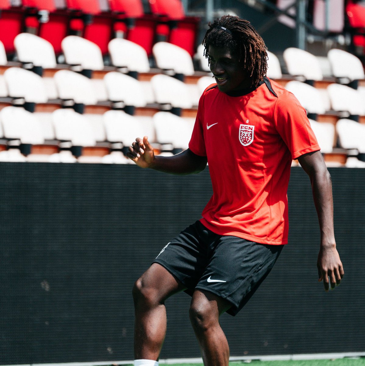 jahesch0's tweet photo. In meinem Beitrag zu Markus Walker🇩🇰 hatte ich ebenfalls Caleb Yirenkyi🇬🇭 erwähnt. 

Circa 2 Wochen später hat er bei Nordsjaelland verlängert und wird Teil der Profi-Mannschaft. 

Traue ihm ne Menge zu und es würde mich nicht wundern wenn schnell die nächsten Schritte folgen. https://t.co/JdYqs4xjYf