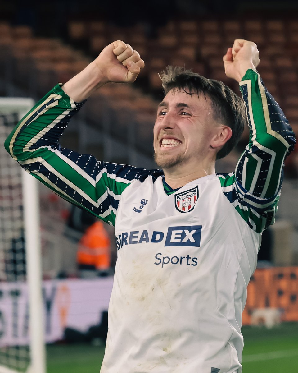 brettd1981's tweet photo. This man drove us to the win last night , he got us back into the game and just didn't stop. Absolutely no way he was leaving with nothing. Probably his best game as a captain , and the heartbeat of our team #safc https://t.co/2uPw1FWnEw