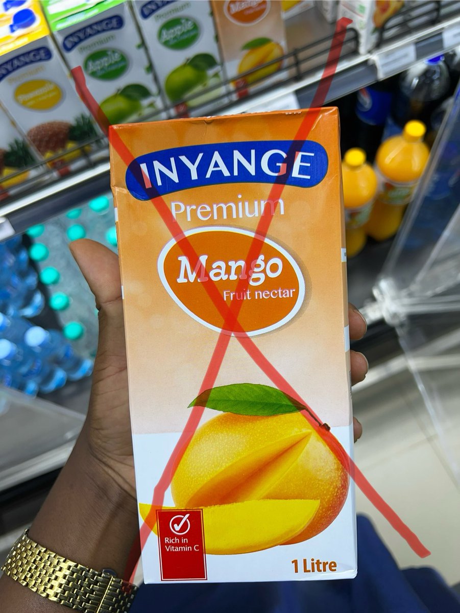 Hwaba_B's tweet photo. Nos marchés sont inondés par des produits made in Rwanda,avant d’acheter rassurez-vous que c’est indispensable ou que vous n’avez pas d’autres choix.
Cette guerre n’est pas seulement au front 
Je nous encourage à boycotter les produits made in Rwanda.  
 _Tous unis_ https://t.co/EKP5VJ3udz