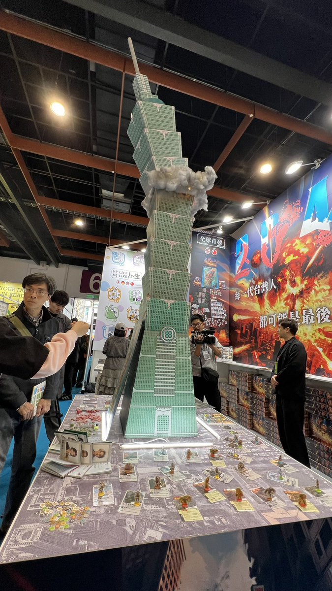 suvvz's tweet photo. The much talked about #Taiwanese #boardgame of #2045 has gone on sale for the public today onwards at the #Taipei International Book Exhibition. It was wonderful to get a copy of it. #Project2045 #boardgames #taiwan https://t.co/eE3JmJxUzK