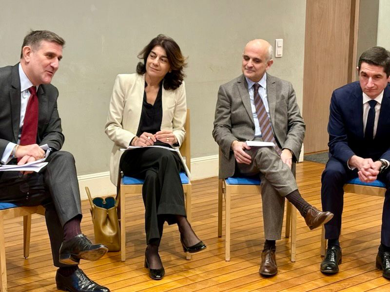 Notaires_CSN's tweet photo. 🤝 Rencontre au @Notaires_CSN entre la section de #DroitImmobilier de l’Institut d’Études Juridiques (IEJ) du #CSN et l’association JURIDIM pour un moment d’échange sur leurs travaux en cours en matière immobilière et leurs éventuels travaux en commun à l’avenir. #Immobilier #Droit