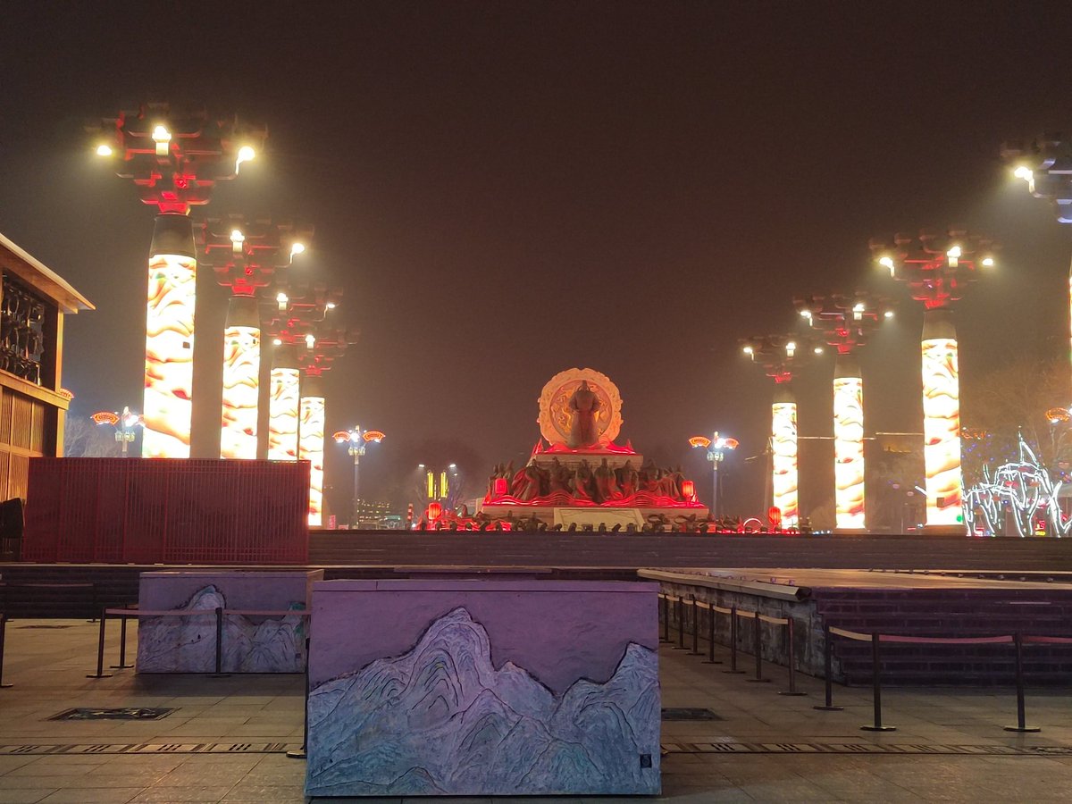朋友们新年快乐，同好心想事成