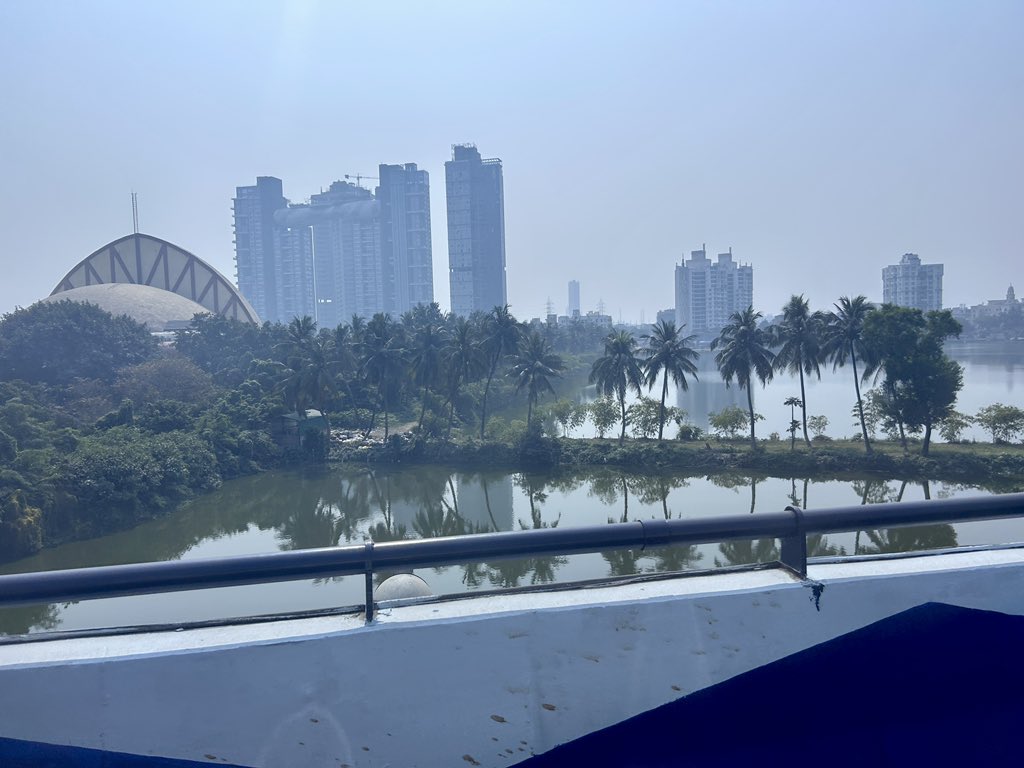 Neelsher's tweet photo. Every day on my way to the office, I pass this beautiful view. But even in this beauty, I spot two troublemakers 😝 Can you guess them ? #Kolkata #MaaFlyover #QuizOfTheDay https://t.co/cctM318Bxv