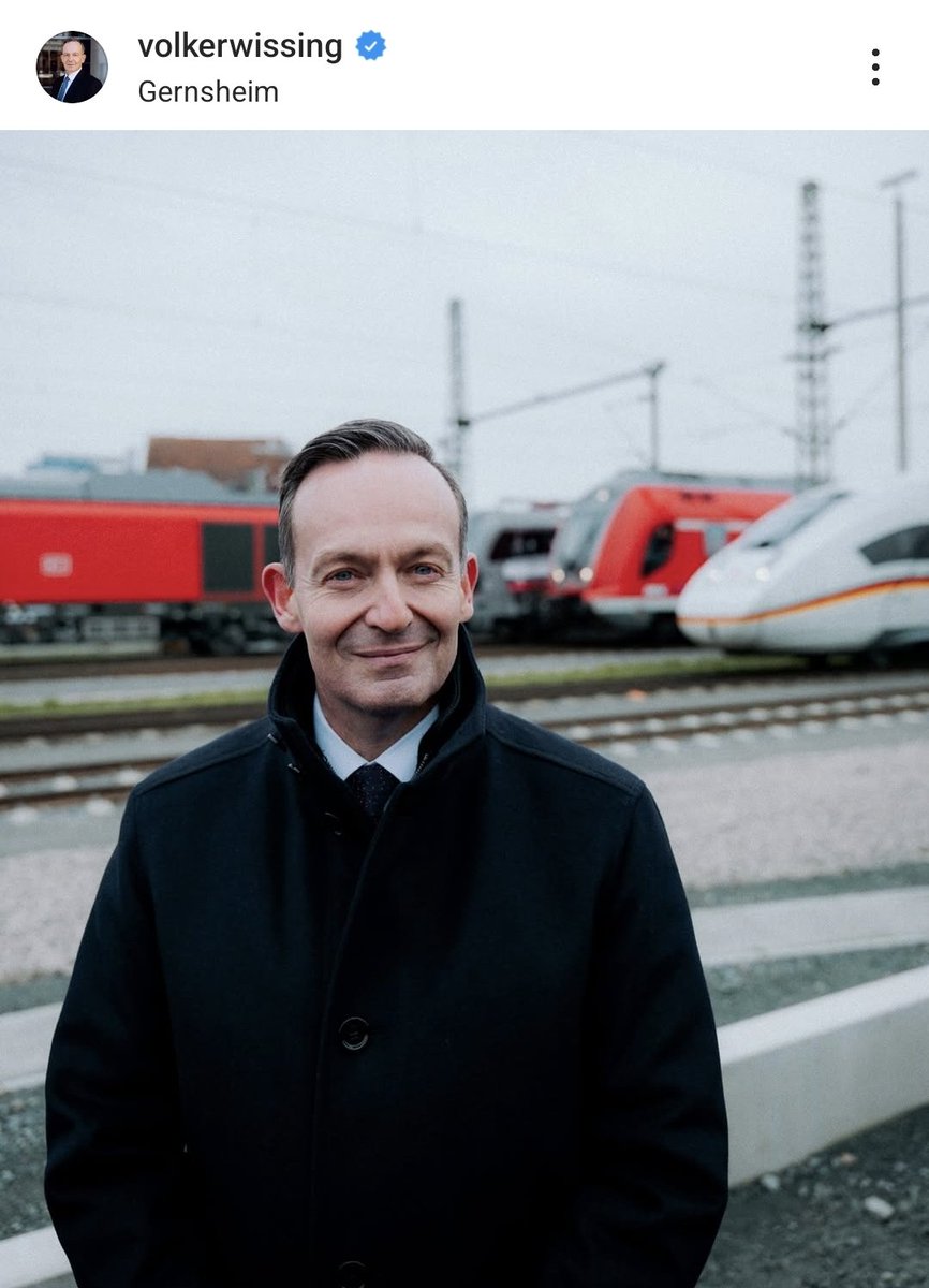 Storch_i's tweet photo. Dieser Mann hier hat gemeisam mit Grünen und SPD in 3 Jahren mehr für die Bahn &amp; die Schieneninfrastruktur getan als seine drei Amtsvorgänger zusammen in 12 Jahren ! https://t.co/N8CnT9Xdpe