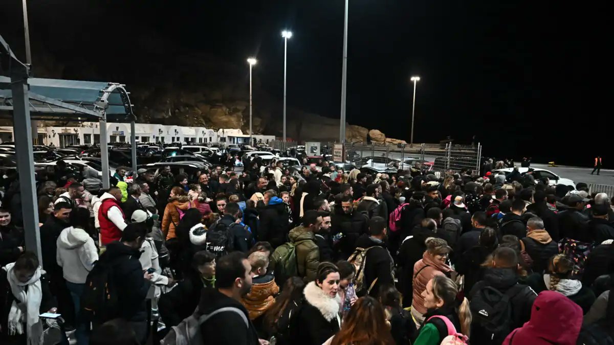 epilekta's tweet image. Όπου «φύγει-φύγει» οι κάτοικοι της Σαντορίνης
#Santorini #SantoriniVolcano #SantoriniEarthquake #Volcano #Earthquake #Kolumbo #Greece #Tsunami #σεισμος #ηφαιστειο