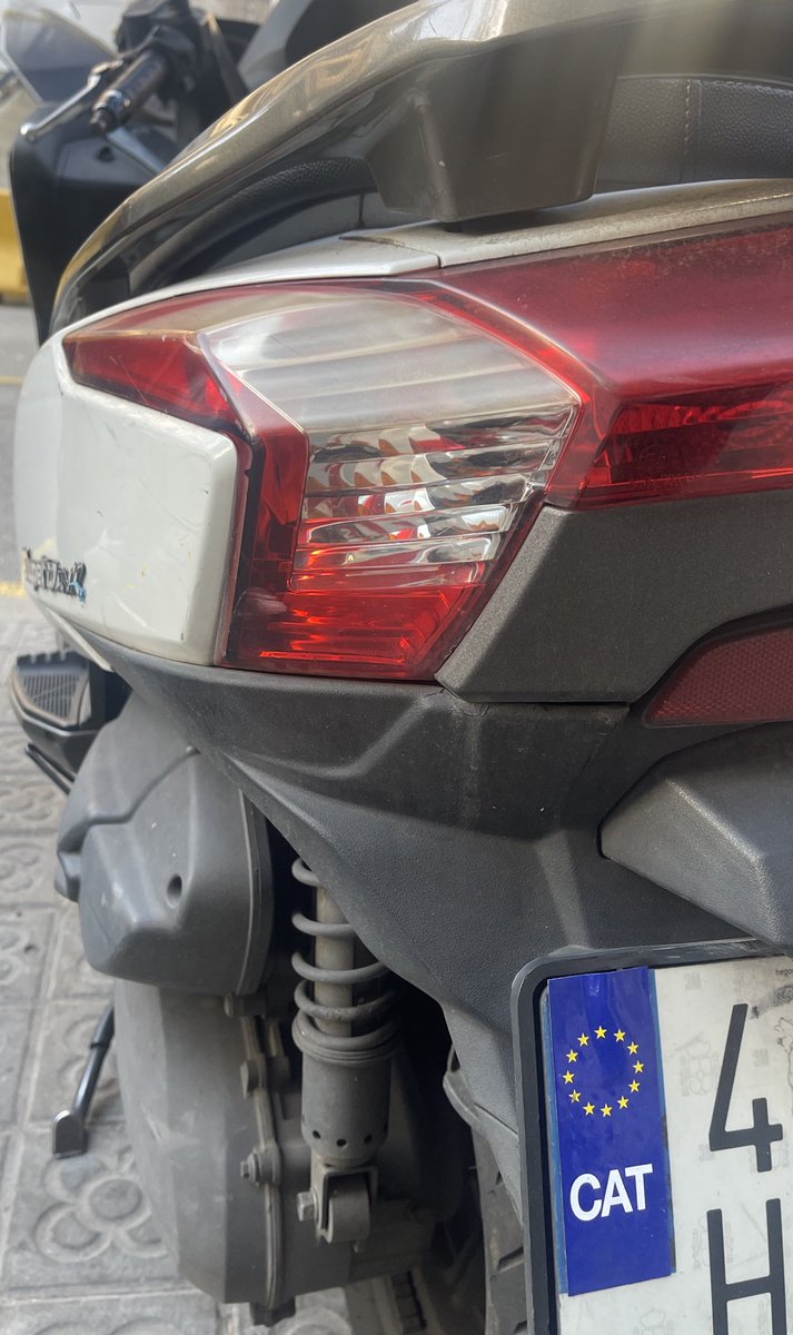 1.- Estan fent batuda general. Fa una setmana vaig ser jo i el corresponent recurs ja està interposat. La <a href="/GUBBarcelona/">Guàrdia Urbana Barcelona</a> dedica el seu temps a localitzar vehicles amb el CAT i a multar-los tot argumentat, davant la protesta, que “són les instruccions que tenim”. La pregunta és: