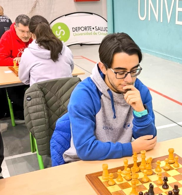 VetustaChess's tweet photo. CTO DE ASTURIAS UNIVERSITARIO 
IYAN GLEZ SUBCAMPEÓN!
7 jugadores del @VetustaChess participaron en el Universitario e @iyanastur7 consiguió la 2ª plaza con 5/6, Mario Melon 9°, Gonzalo Alonso 10° y Raúl Gómez 11° 4/6, @georgemartinf 3.5/6, Miguel García 3/6 y @_sofii1905 1/6 https://t.co/Y4KZ6NSTXY
