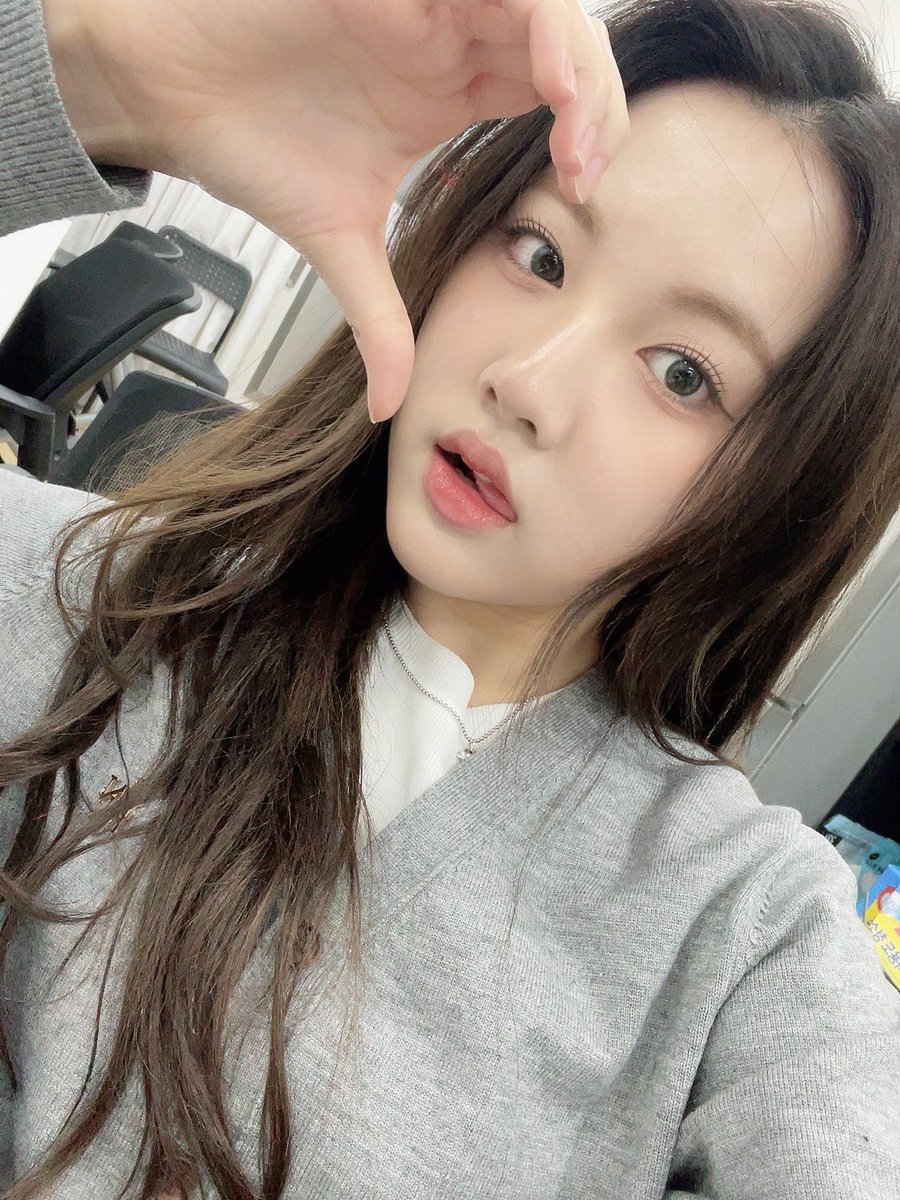 [280125] <a href="/tribedaloca/">트라이비 (TRI.BE)</a> Twitter Güncellemesinden #Jia 🦜

“Mutlu Yıllar, Ture.🤍
True en çok tebrik edilen olmalı💫 (KR)
Mutlu Ay Yılları🧧 Yılan yılında büyük şanslar🐍” (CN)

#트라이비 #TRI_BE #지아 #JIA