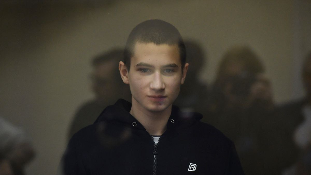 Здоровье 18-летнего политзаключенного Егора Балазейкина ухудшается в колонии. Он страдает болью в животе, рвотой и расстройством кишечника.

По словам Татьяны Балазейкиной, матери егора, врач, к которому ее сын попал на прием, отказался выдать Егору больничный и не назначил