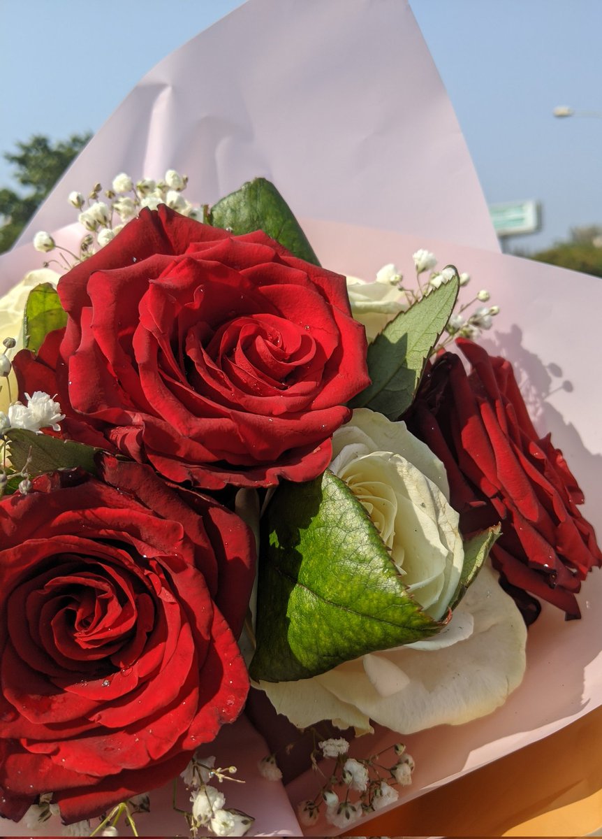 On ne le dira pas assez, les petites attentions marquent les esprits ❤️

Nous livrons vos émotions sous une note florale. +228 99216512
#fleur #bouquet #Tgtwittos