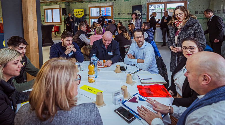 Departement_AIN's tweet photo. Adhérer à #Originain c'est la possibilité de participer à des "speed business meetings" pour promouvoir son entreprise, trouver un partenaire, développer son réseau... 400 entreprises aindinoises sont labellisées Origin'#Ain➡️https://t.co/2ygAU3NOP0 https://t.co/zrF1quKFSw
