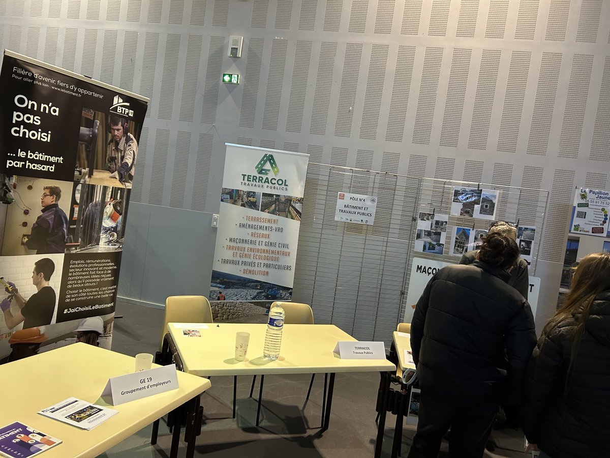 Journée en Xaintrie, salle d’Argentat à la rencontre des jeunes scolaires sur la présentation des métiers avec l’ensemble des acteurs économiques.