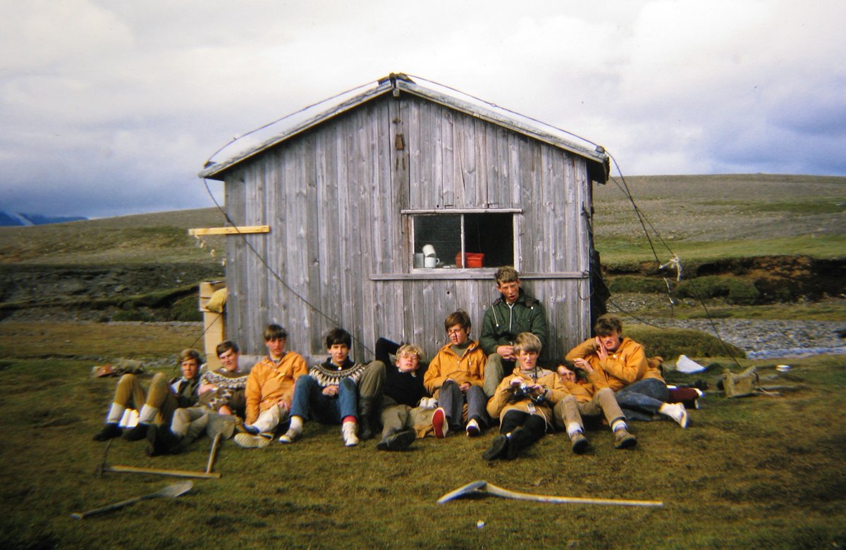 Radley Then &amp; Now: 1960s - Get ready to relive the era of counterculture as we dive into the turbulent, swinging '60s ☮️ 🪖 ✌ 🌸 

Tues 11 Feb, 6-7pm, Online (via Zoom) bit.ly/40J2YNV

1960s photo album: flic.kr/s/aHBqjBU1bj

#SchoolArchives #SchoolHistory #Archives