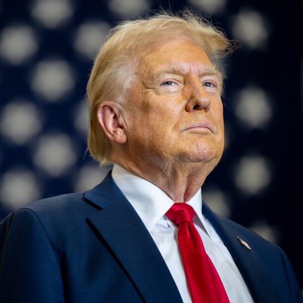 GlobeEyeNews's tweet photo. BREAKING:

Donald Trump plans to withdraw the U.S. from the UN Human Rights Council and stop funding the Palestinian relief agency UNRWA. https://t.co/ZhGjTGvoIj