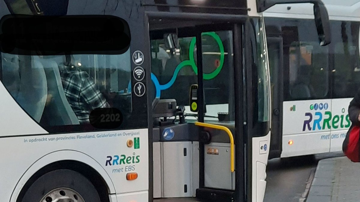 KhamakarPress's tweet photo. Wel bussen op station, maar geen laadpalen - Khamakar News Agency https://t.co/nrD8c0wla4