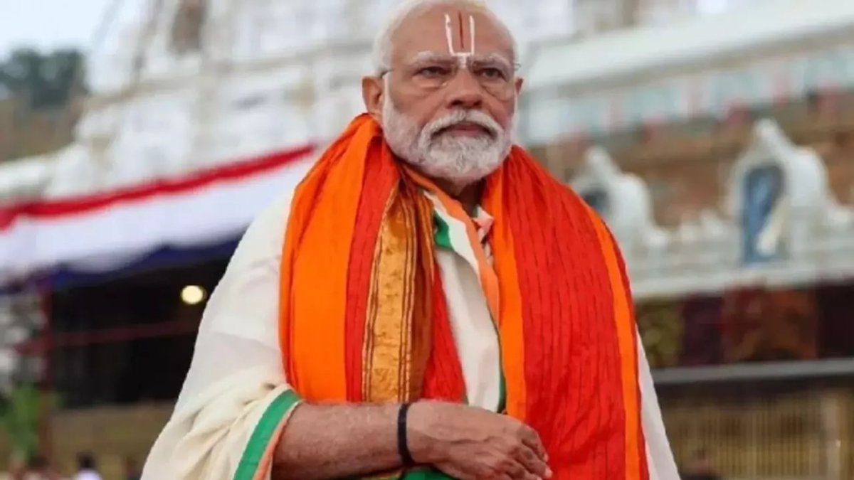 Navya744's tweet image. On Feb 5, PM Modi will visit Prayagraj for a sacred dip at the Triveni Sangam during the Maha Kumbh Mela. With CM Yogi Adityanath, security arrangements will be tight for this auspicious occasion. #MahaKumbh2025 #PMModiInPrayagraj

For more visit here: newstrack.com/uttar-pradesh/…