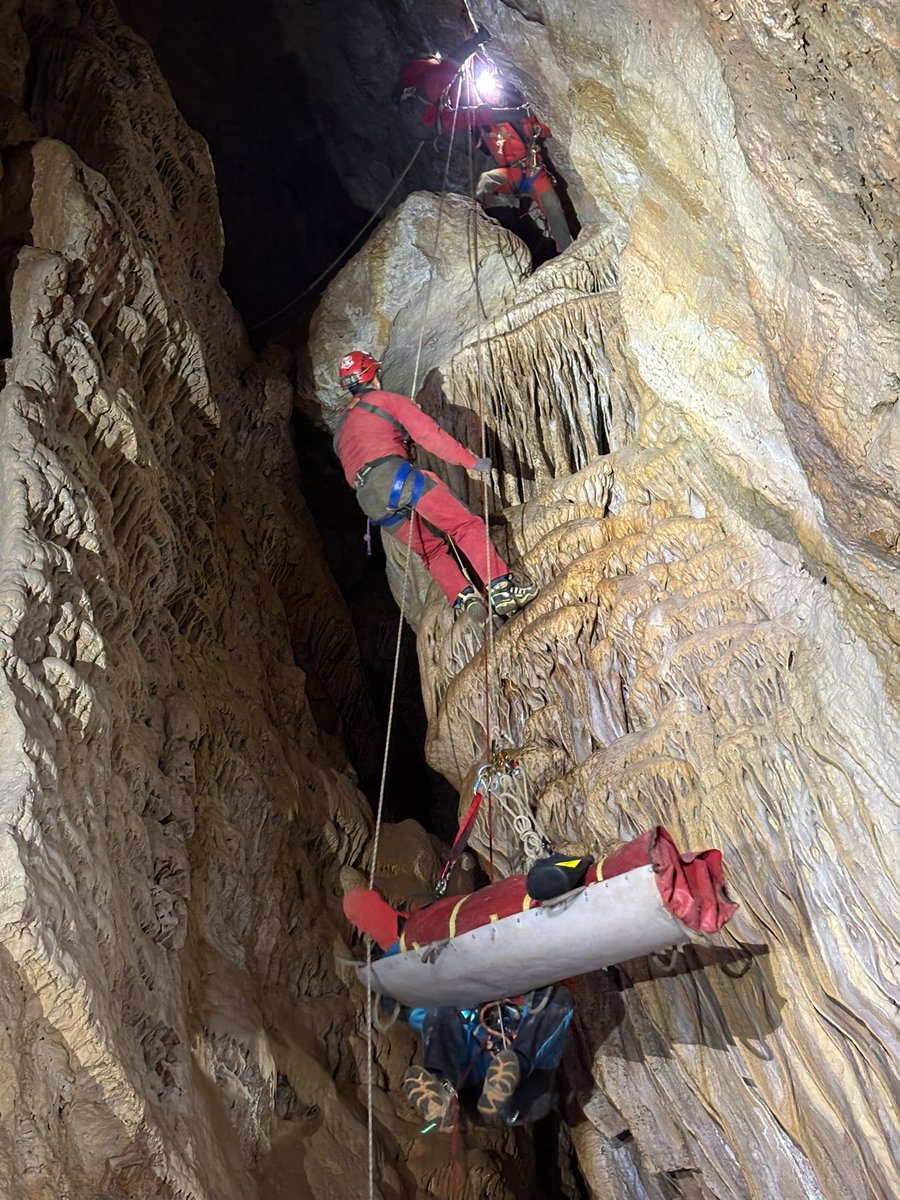 GUETS_CLM's tweet image. El Dr. Antonio Cid, médico de la @GUETS_CLM de @SanidadCLM de @gobjccm participa en el 

V Simulacro Regional de Espeleosocorro, celebrado, el pasado 1 de febrero en Molinicos. Albacete.

Federación Castellano Manchega de Espeleosocorro.

#SomosGUETS