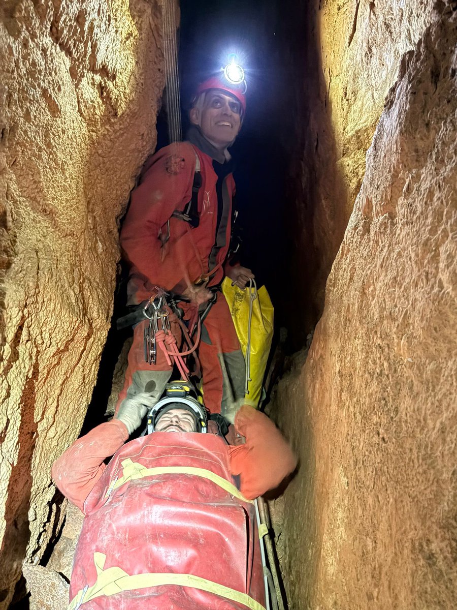 GUETS_CLM's tweet image. El Dr. Antonio Cid, médico de la @GUETS_CLM de @SanidadCLM de @gobjccm participa en el 

V Simulacro Regional de Espeleosocorro, celebrado, el pasado 1 de febrero en Molinicos. Albacete.

Federación Castellano Manchega de Espeleosocorro.

#SomosGUETS