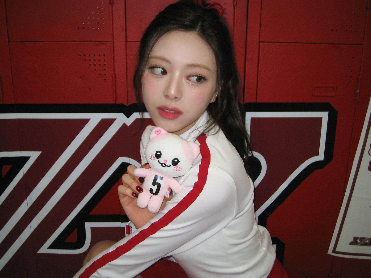 ITZYofficial's tweet photo. ITZY OFFICIAL FANCLUB MIDZY 4TH GENERATION #YUNA #유나

✦D-5✦ JOIN TEAM ITZY ⸝⁺✧
~ 2025.02.09 SUN 11:59PM (KST)

❤️ KOR https://t.co/4rdi9CcfMw
🤍 GLOBAL https://t.co/S5ELaZXWWA

#ITZY #MIDZY @ITZYofficial
#MIDZY4THGENERATION https://t.co/Q1tVKY8PC9