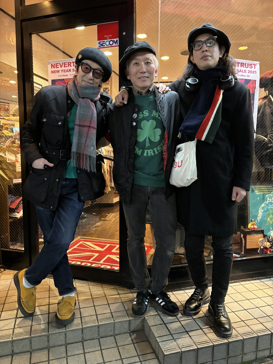 redemp_staff's tweet image. うーちゃん @awazuq 
NEVERTRUSTのスーツカッコいい！！！

#nevertrust
#THEREDEMPTION