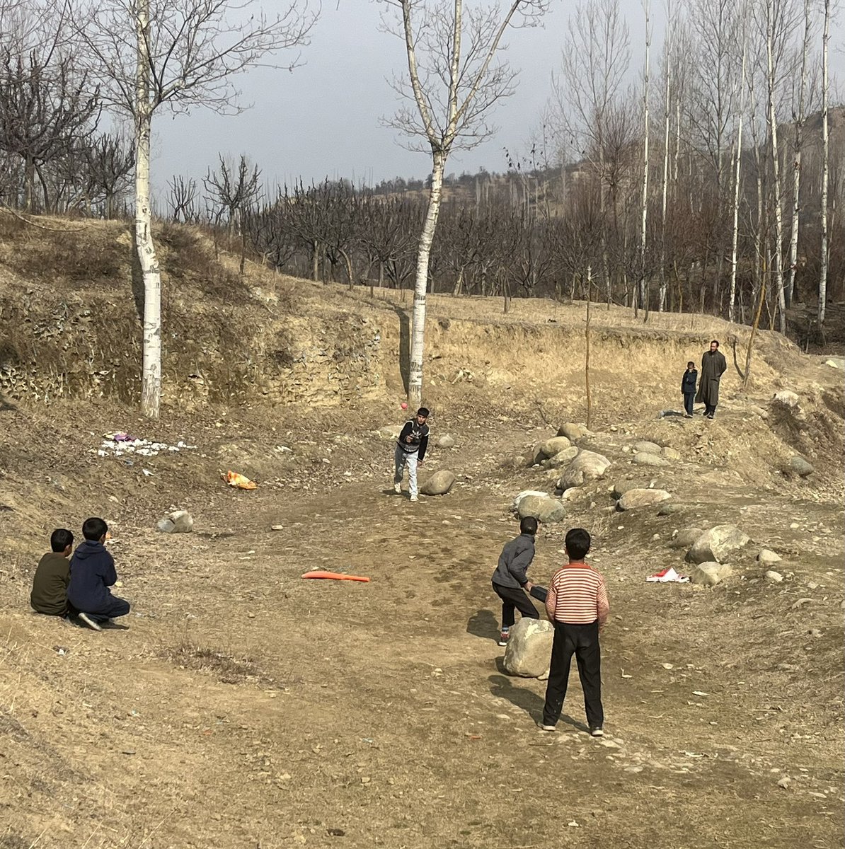 Waseem_Bhhat's tweet image. “Cricket finds a way—no pitch, no problem! 🏏✨ #StreetCricket #PassionForTheGame”
@BCCI 
@Sportskeeda 
@StarSportsIndia 
@ministryofsport