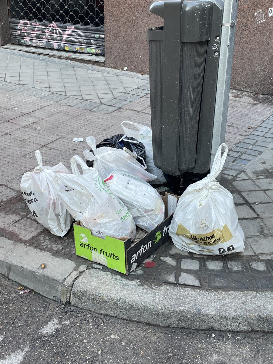 pichiflus1's tweet photo. Gabriel Ruiz-Nicolás Sánchez. ⁦@Lineamadrid⁩ ⁦@SoniaCQ⁩ (menos Chinatown y más limpieza en Usera) ⁦@Mtnezparamo⁩ ⁦@bcarabante⁩ ⁦@AlmeidaPP_⁩ https://t.co/gfz7IHqnPp