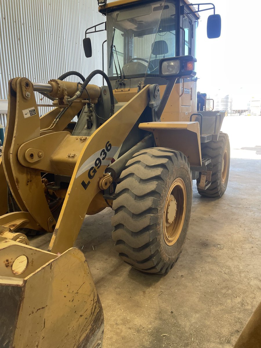 TurramaFarms's tweet photo. New to us Ranger loader is running hotter than it should be. Has 6B Cummins. No obvious faults with the cooling system.
Does operating one of these have any suggestions as how to improve the cooling efficiency https://t.co/Y89CwMppYu