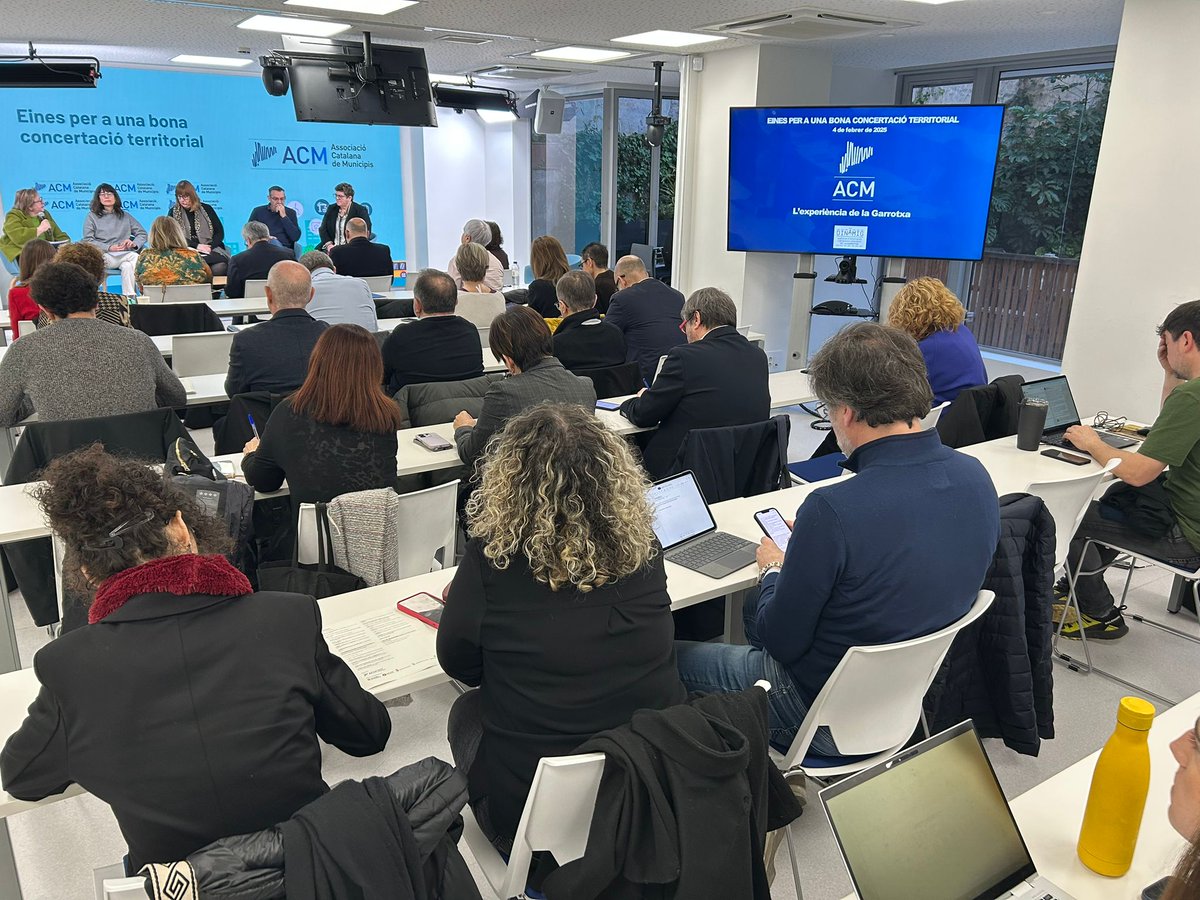 ACMunicipis's tweet photo. Iniciem la segona taula sobre les eines existents per a la concertació territorial amb representants de @DinamiGarrotxa, @MIDIT2020, CONCATIVA i @grameimpuls https://t.co/Ak4v5i4wNI