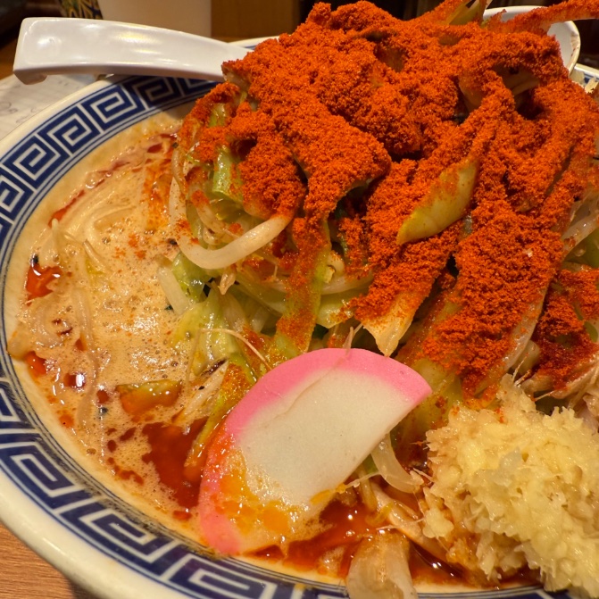 TKR1009's tweet photo. タンメントナリで辛激タンメン🔥
野菜シャキシャキで美味しすぎるー！
六厘舎系列は良心的で好きです https://t.co/qdVfy8dK81