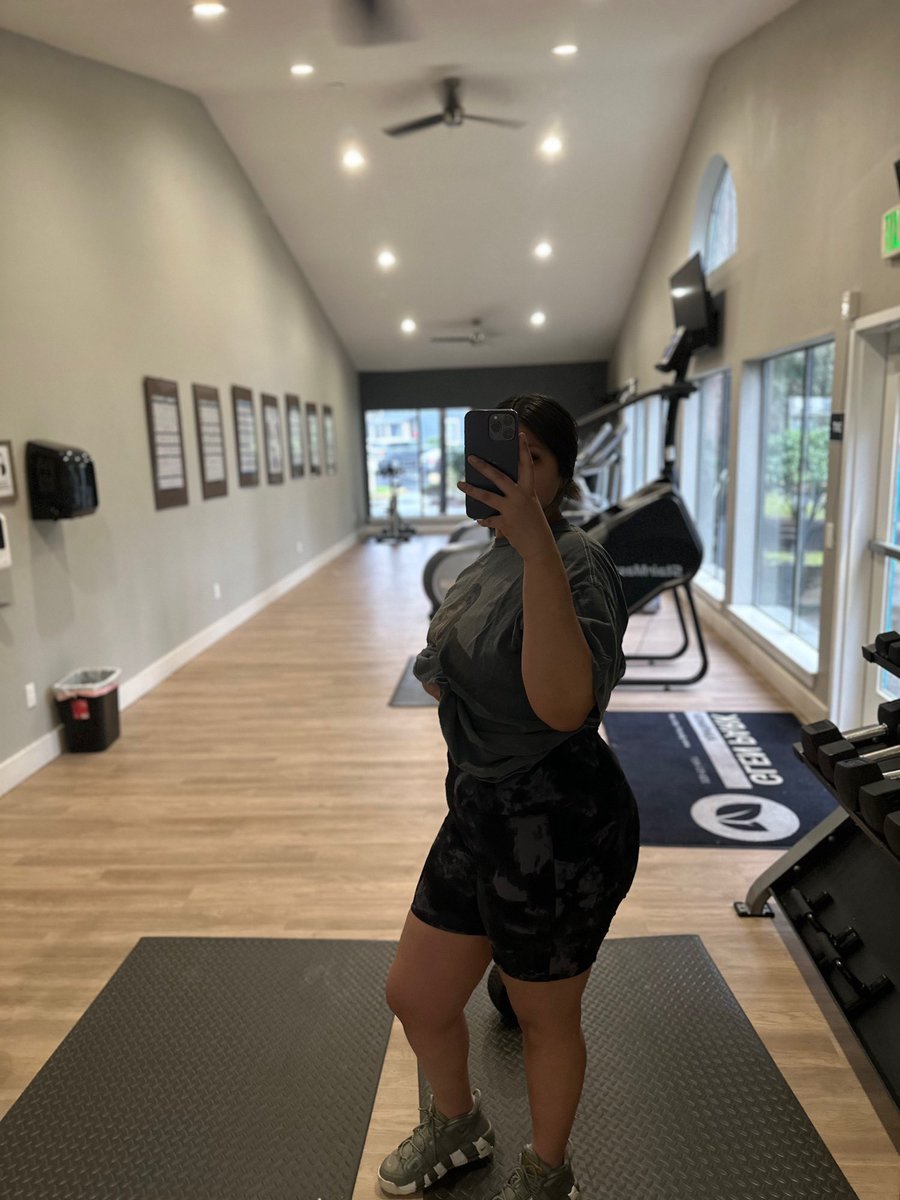 dat1pr3tty's tweet image. Gyyymmmmm all 2025🥰