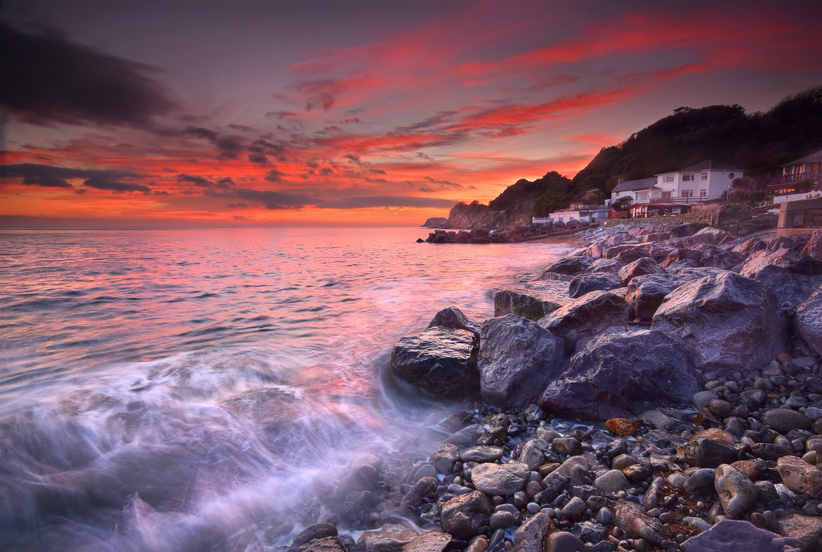 Isleofwight's tweet photo. Lets just take a moment to appreciate this sky 🌅
📌 Steephill Cove
📸 Island Visions Photography
#explorebritain #england #capturingbritain #visitengland #visitisleofwight #exploreisleofwight #fantastic #sunset #sunsetphotography #redskyatnight #waves #beach #coast https://t.co/Wssm1Ptdvb