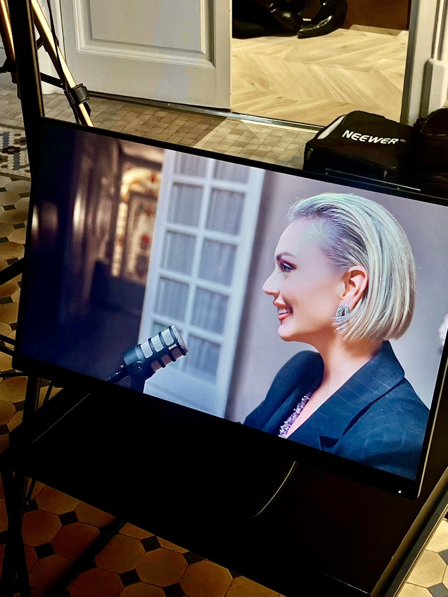 El reto y la responsabilidad de ser mujeres referentes 💟
Aparecer en la lista de Las 500 mujeres más influyentes de 2024 es un recordatorio del compromiso que asumí hace tiempo: ser una empresaria referente en el sector tecnológico.
Muy pronto 📻
#BeAnIkon #Ikonikas #Podcast